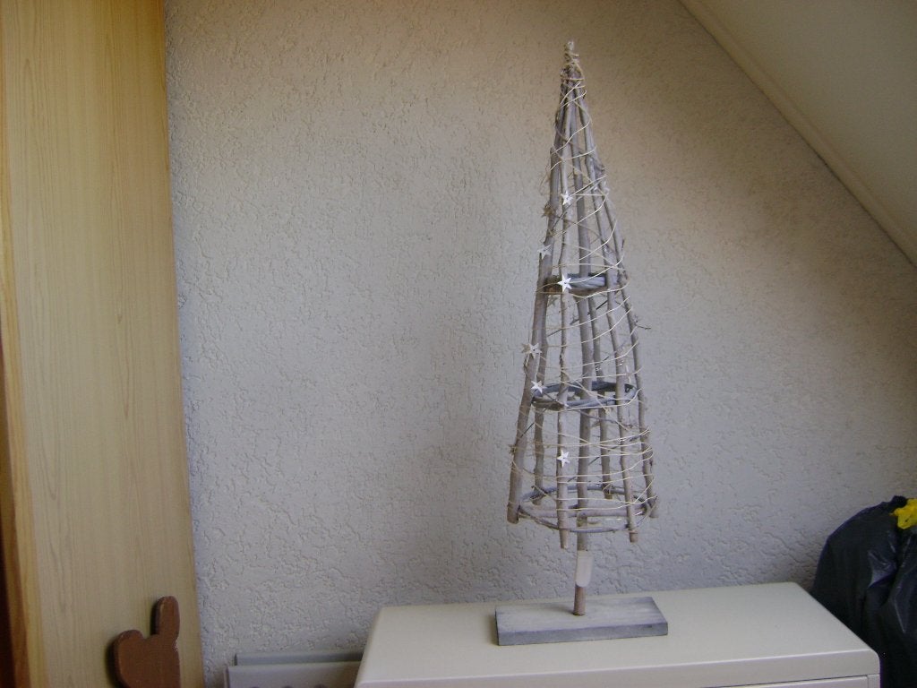 grijs houten kerstboom op voet met verlichte sterren 85 hoog, Diversen, Kerst, Ophalen of Verzenden, Zo goed als nieuw