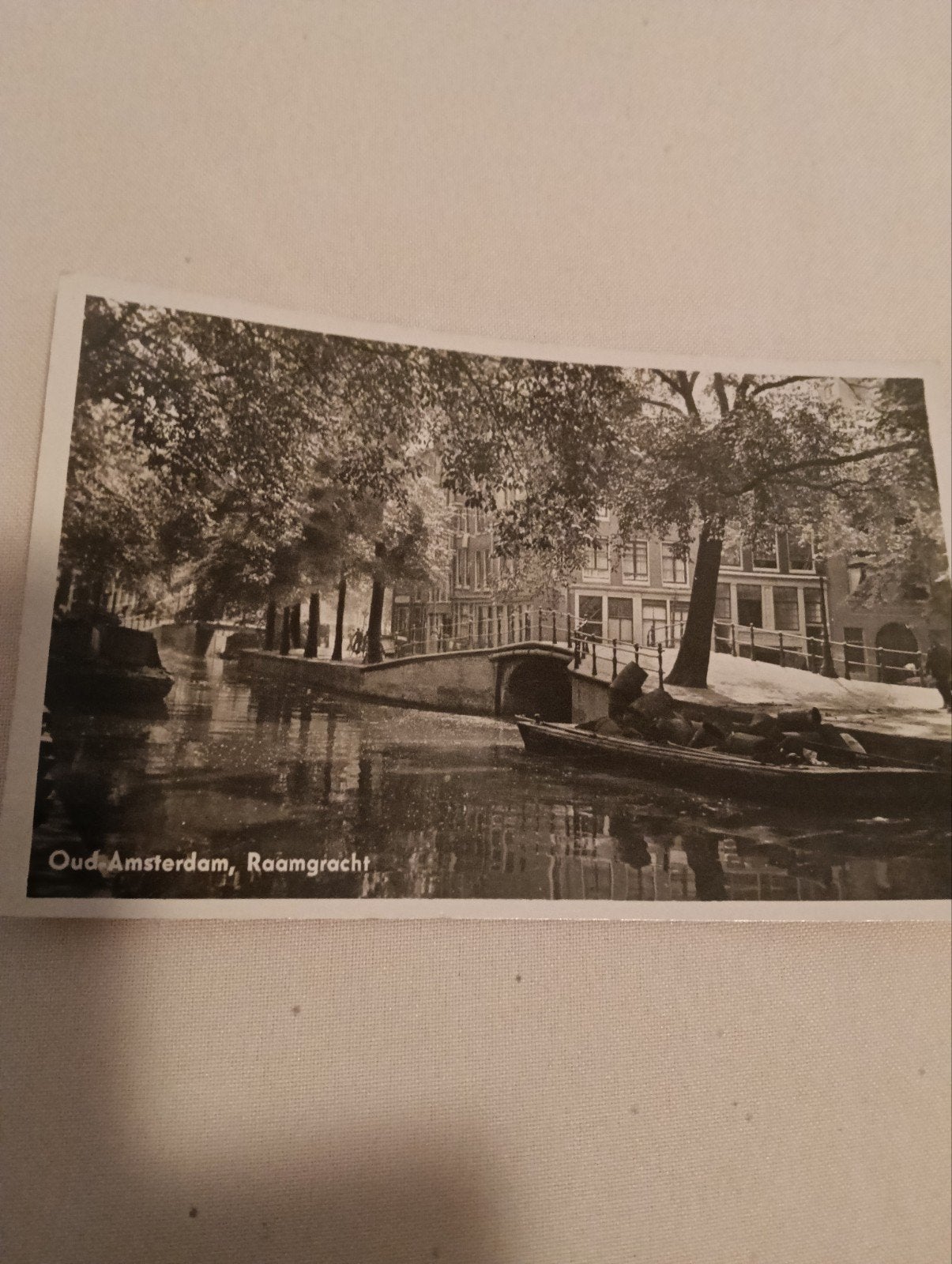 Oude ansichtkaart Amsterdam Raamgracht met postzegel, Ophalen of Verzenden