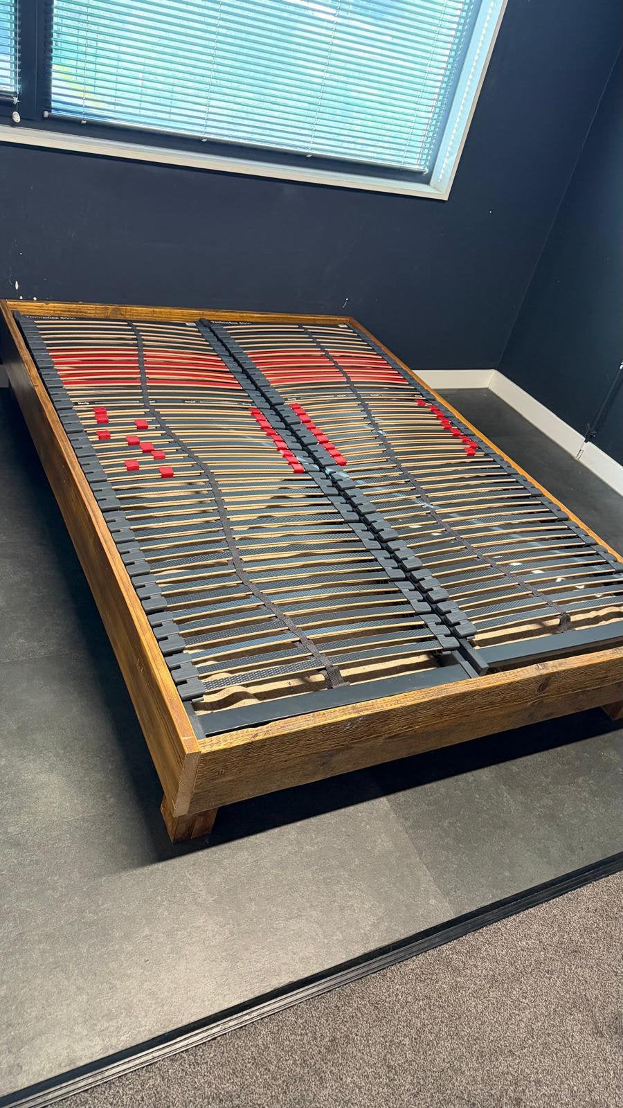 Bed met lattenbodem 160x200, Ophalen, Tweepersoons, Zo goed als nieuw, 160 cm