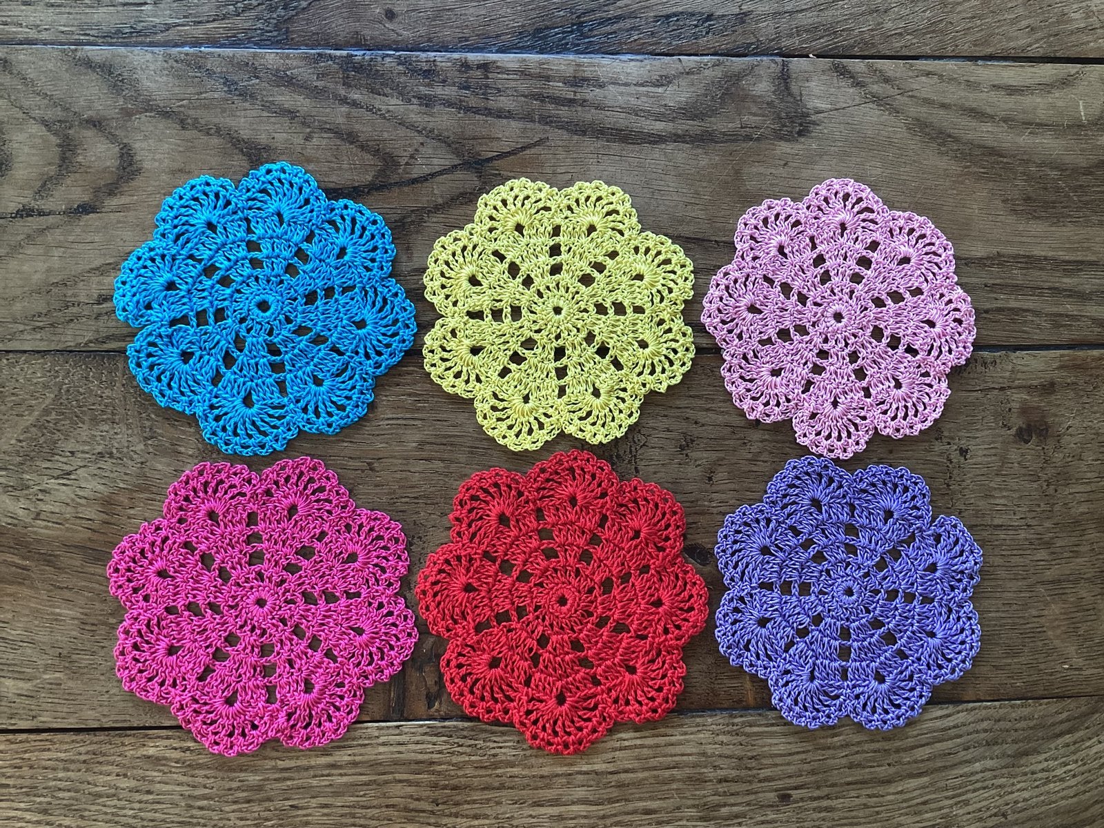 6 gehaakte onderzetters multicolour, Glasonderzetter, Ophalen of Verzenden, Textiel, Meerkleurig