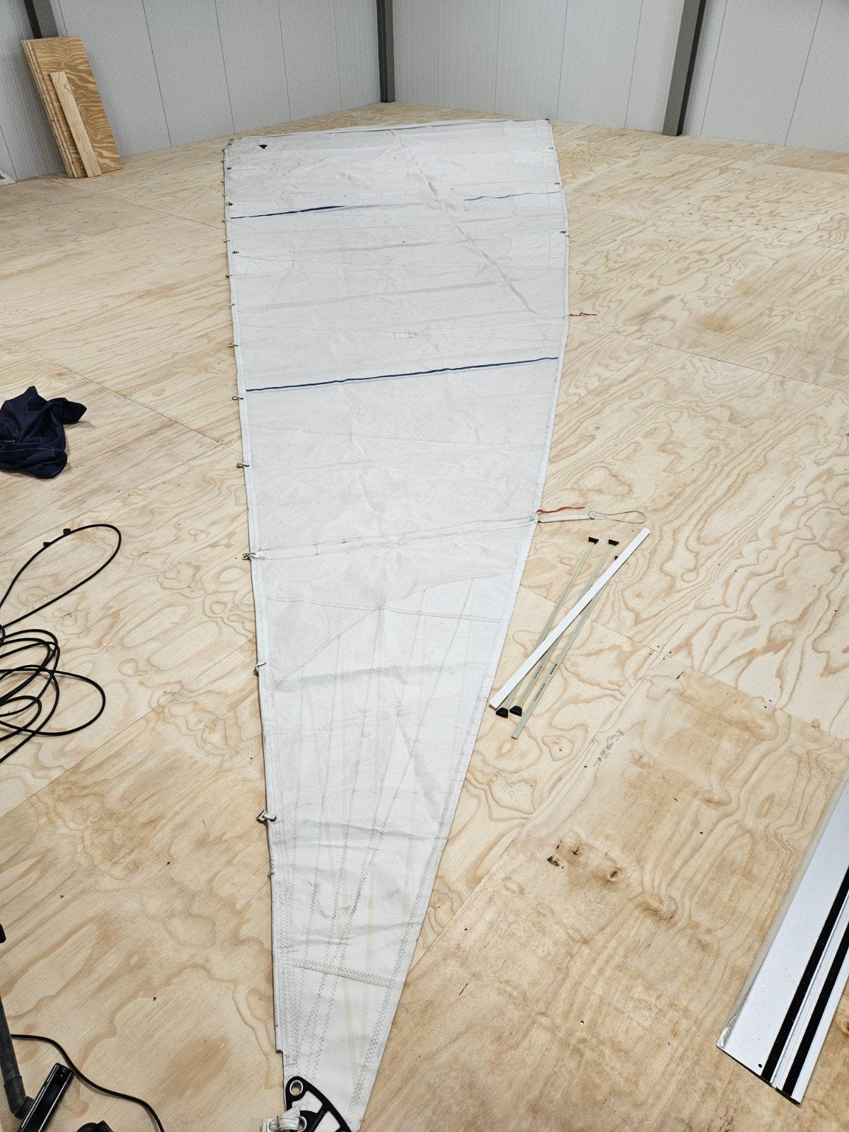 Grootzeil Zwaansails 27m2 met 3 reven en zeillatten, Ophalen