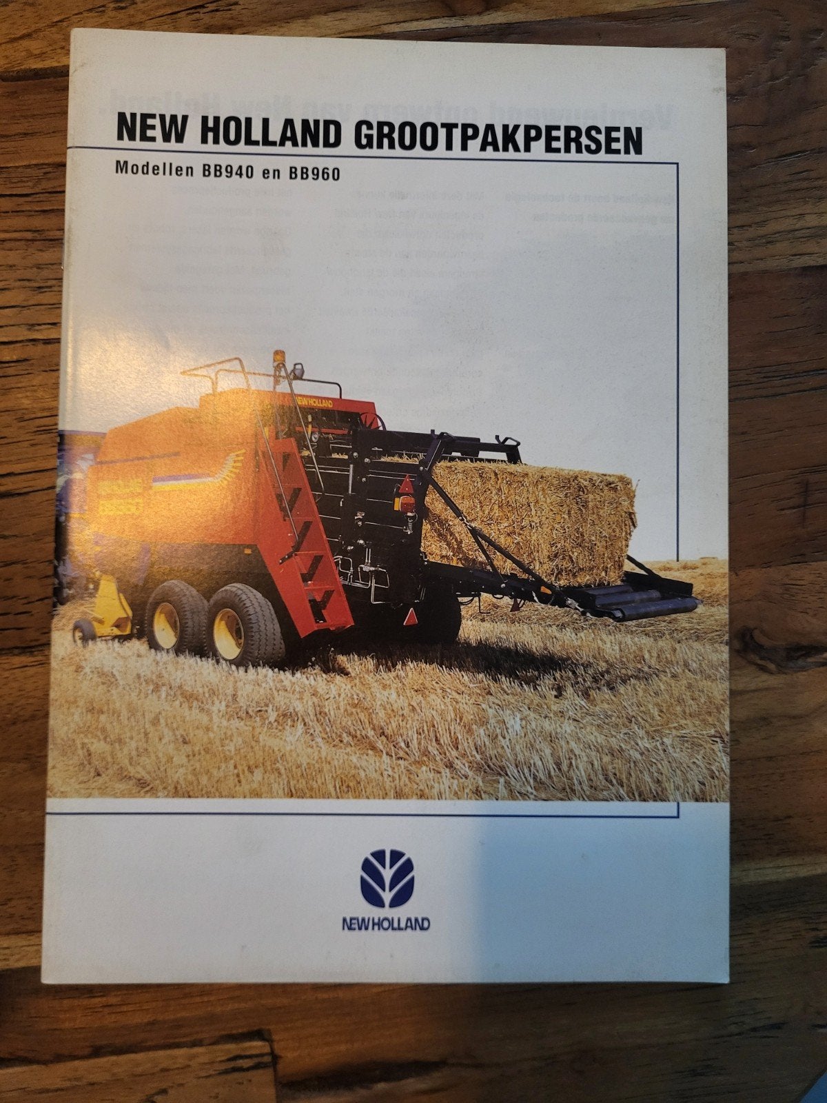 tractor folder New Holland BB940 BB960 grootpakpersen, Boeken, Catalogussen en Folders, Ophalen of Verzenden, Zo goed als nieuw