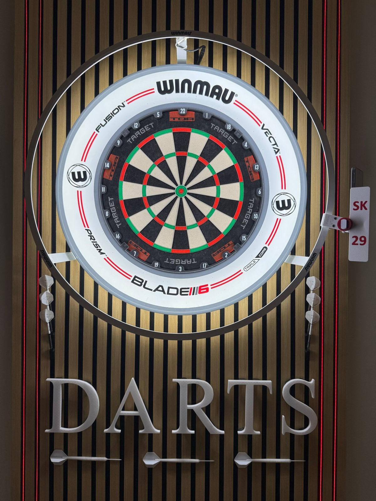 Darts compleet set up, Ophalen, Zo goed als nieuw, Dartbord met pijlen