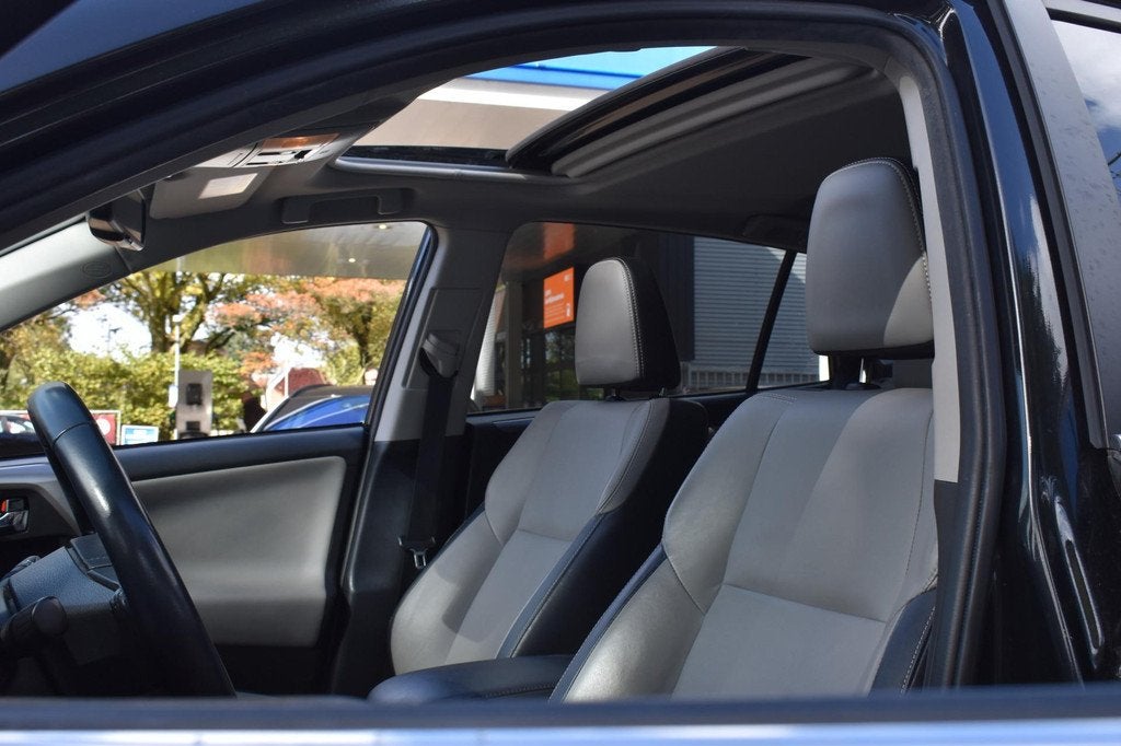 Toyota RAV4 2.5 Hybrid AWD Executive Schuifdak | Leder | Ron, Auto's, Toyota, Gebruikt, 4 cilinders, Automatische klimaatregeling