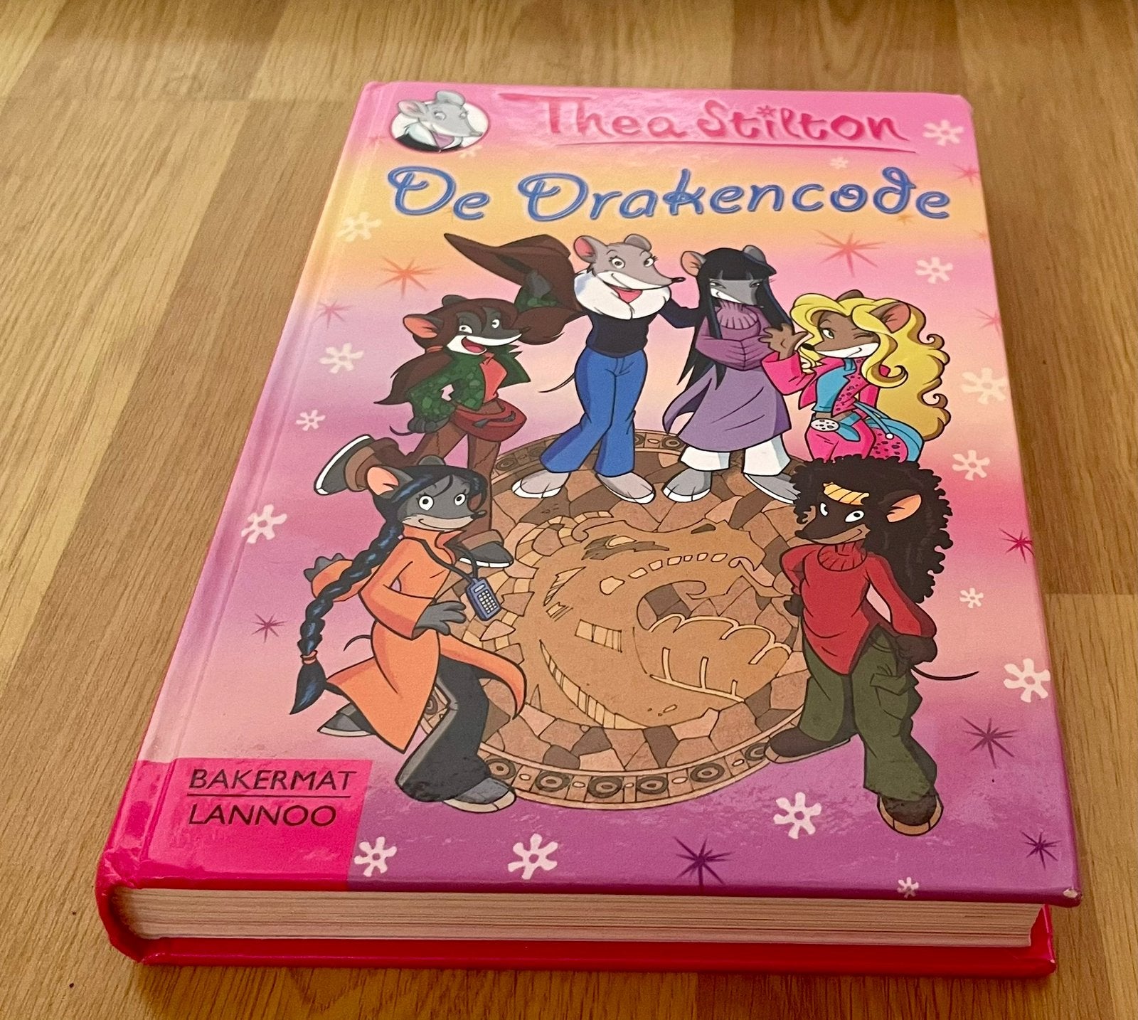Boek thea stilton de drakencode goede staat, Thea Stilton, Fictie algemeen, Ophalen of Verzenden, Zo goed als nieuw