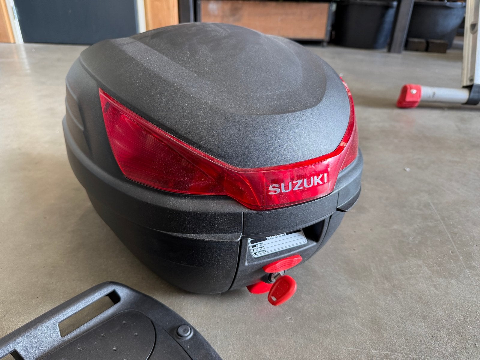 Suzuki topkoffer z.g.a.n. met Monolock systeem, Motoren, Ophalen of Verzenden, Zo goed als nieuw