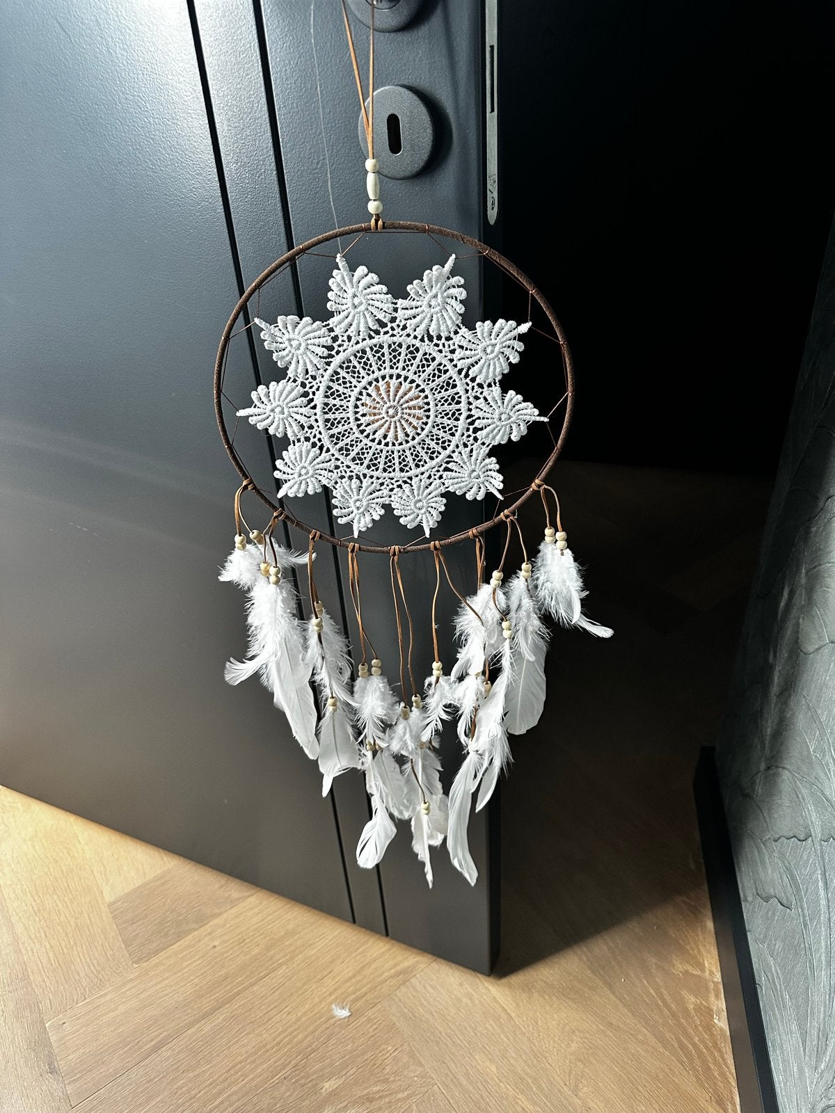 Handgemaakte Dromenvanger met Veren en Borduurwerk - 25cm, Boho, Nieuw, Ophalen of Verzenden, Wit