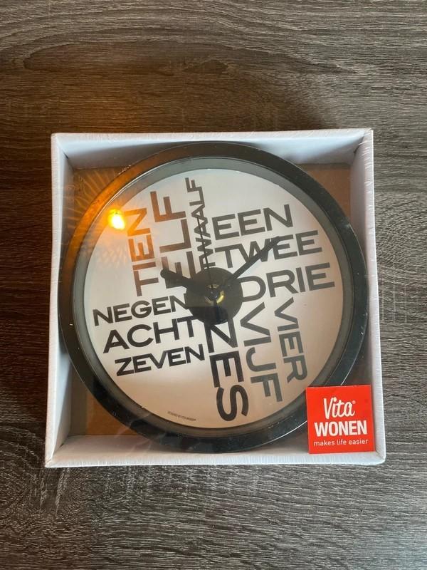 Vita Wonen Klok - Nieuw in doos - 20cm, Huis en Inrichting, Woonaccessoires | Klokken, Ophalen of Verzenden, Nieuw, Wandklok