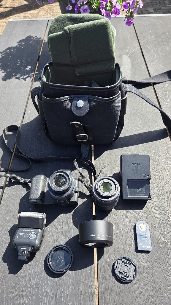 Nikon 1 V2 camera set met 2 lenzen en accessoires, Verzamelen, Ophalen, 1980 tot heden, Fototoestel
