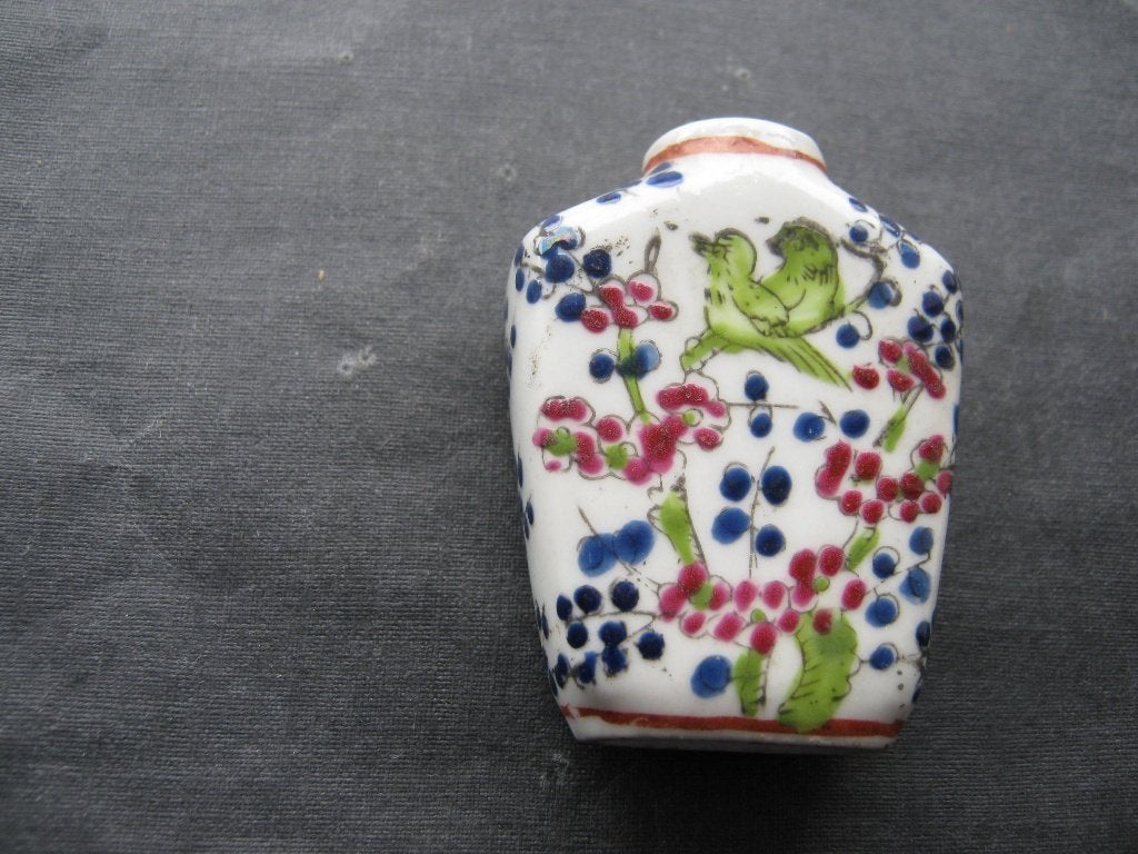 Antiek Chinees Porseleinen Parfumflesje, Verzenden