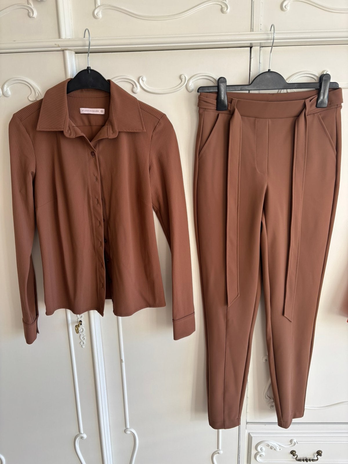 Nieuw travel broek en blouse Studio Anneloes maat XS, Bruin, Nieuw, Ophalen of Verzenden, Maat 34 (XS) of kleiner
