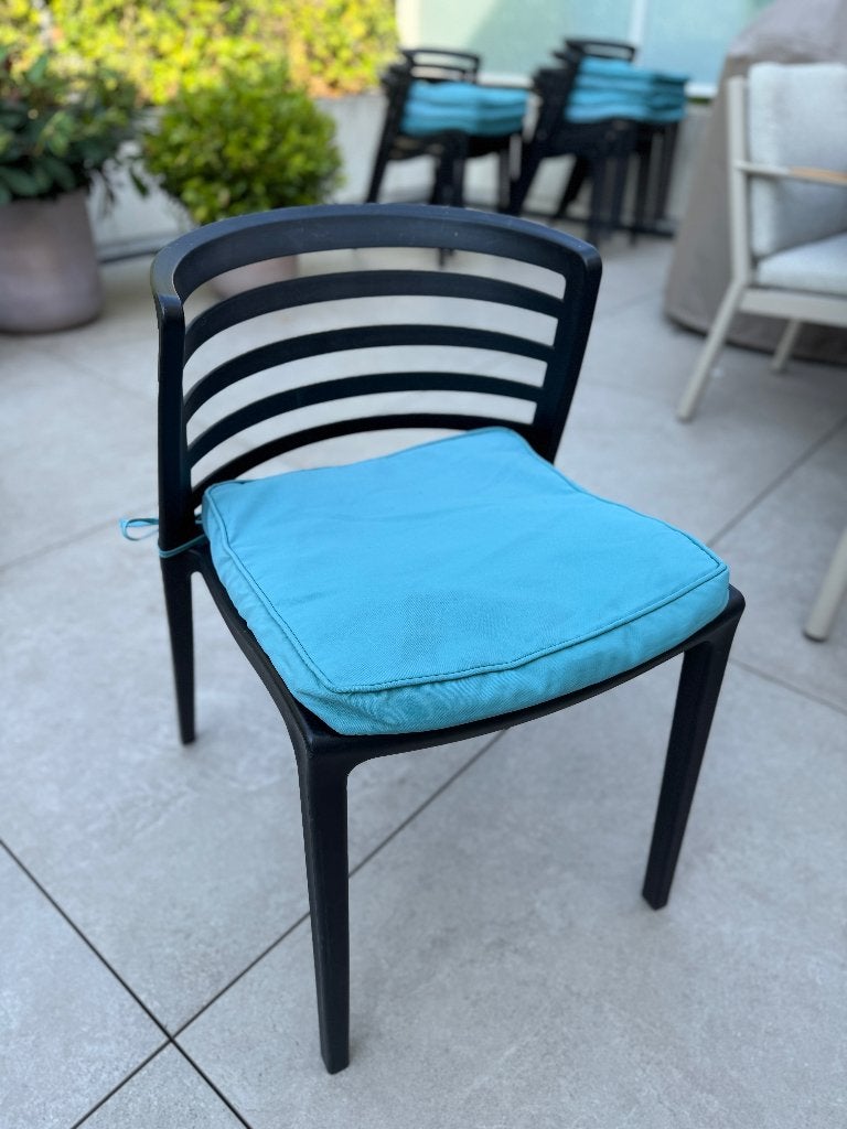 8 hard kunststof design stoelen, Ophalen, Gebruikt, Kunststof, Stapelbaar