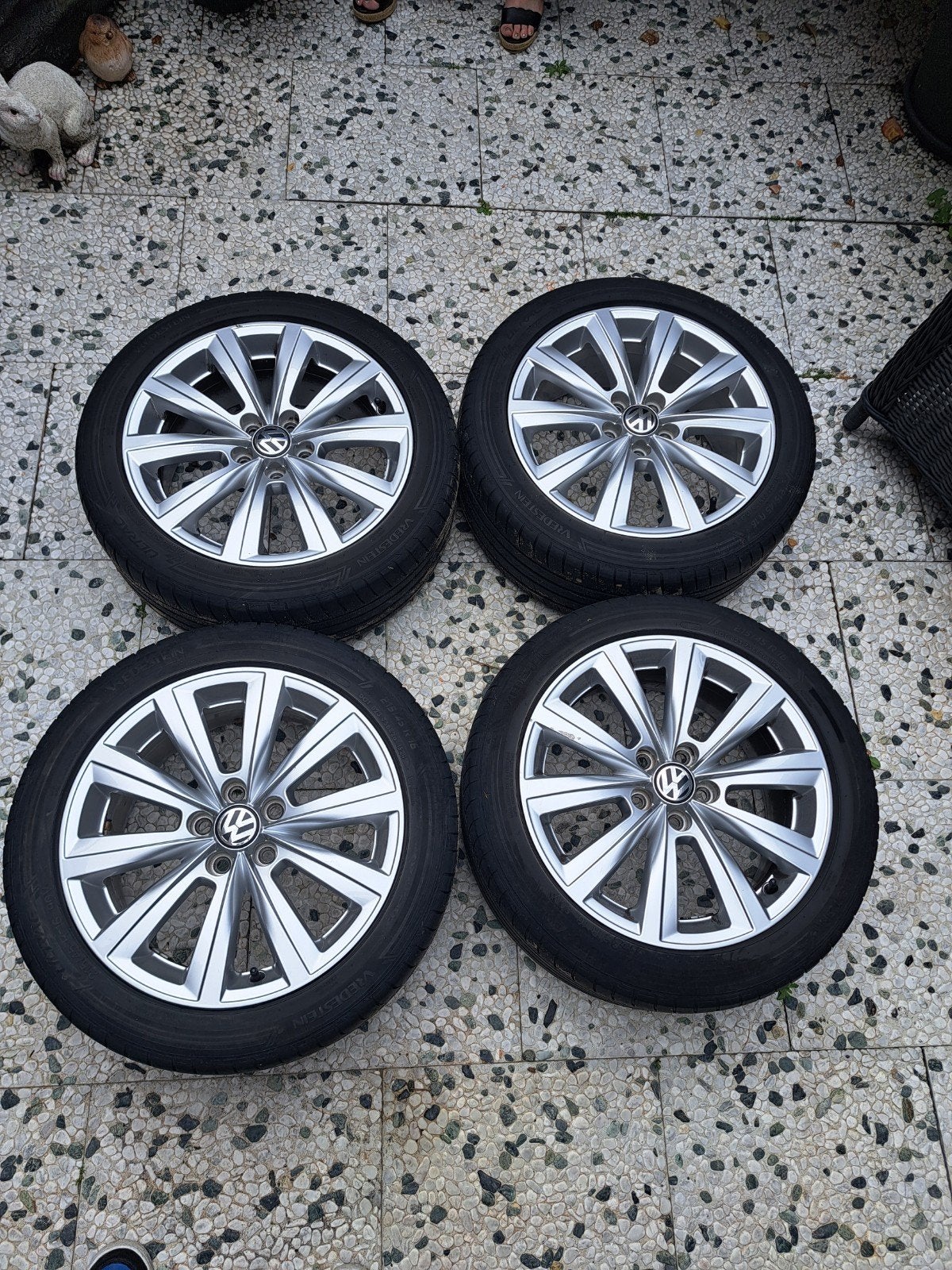 originele Volkswagen polo velgen met vredestein zomerbanden, Ophalen, Gebruikt, Volkswagen