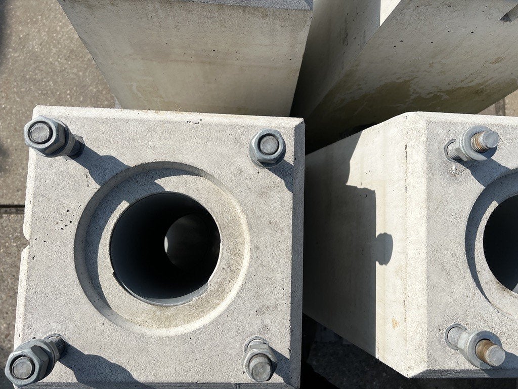 Betonpoeren 30x85cm met kabeldoorvoer (30 stuks), Ophalen, Nieuw, Minder dan 180 cm, Palen