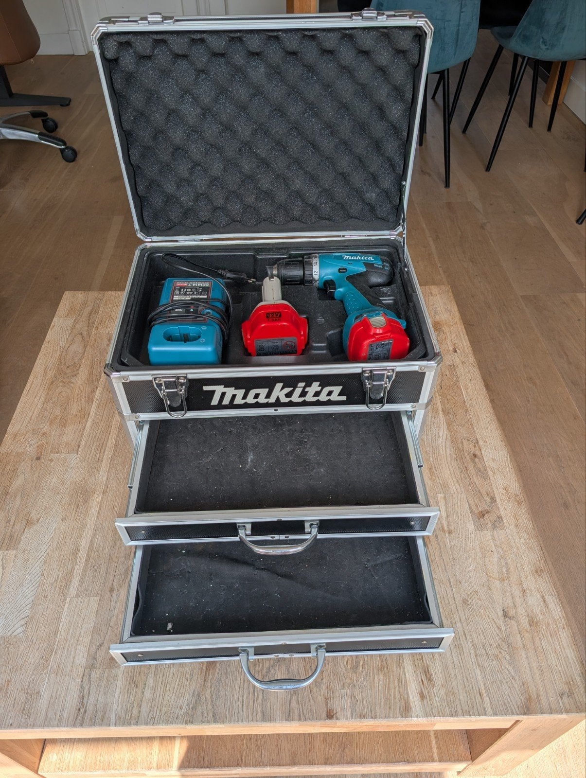 Makita boormachine met Makita opbergdoos, Ophalen, Gebruikt