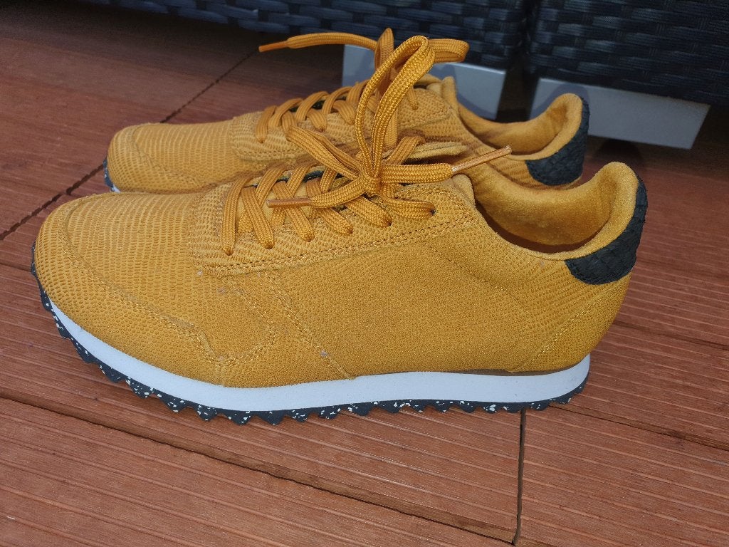 Woden mt.39 sneakers geel nylon en rubber zool mooie staat, Geel, Ophalen of Verzenden, Woden, Sneakers of Gympen