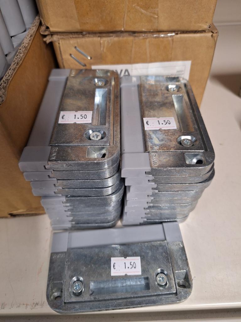 Sluitplaat buva 72 mm, Ophalen of Verzenden, Nieuw, IJzer, Overige typen