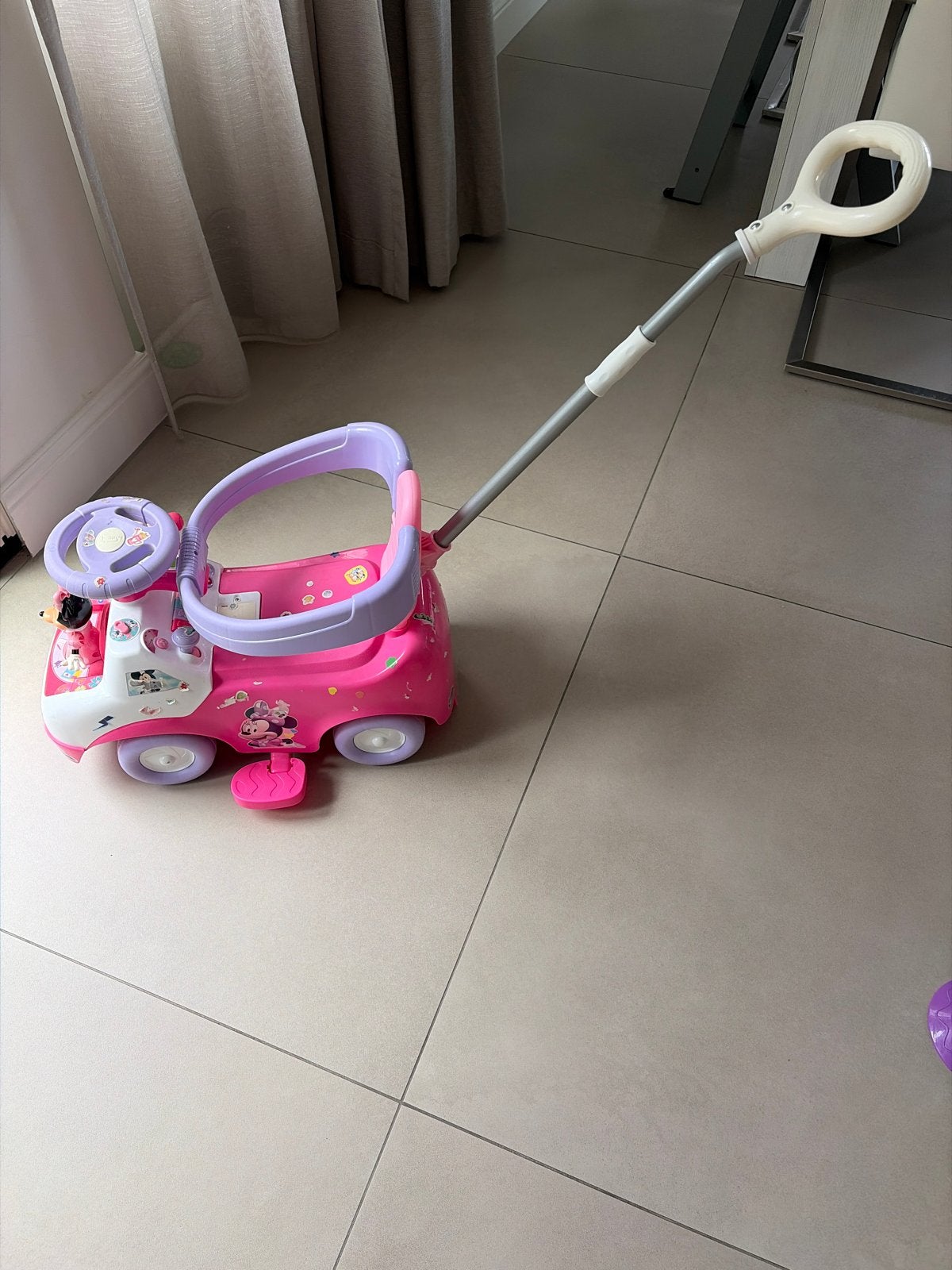 Minnie Mouse Loopauto met Duwstang - Roze, Kinderen en Baby's, Speelgoed | Buiten | Voertuigen en Loopfietsen, Ophalen, Gebruikt