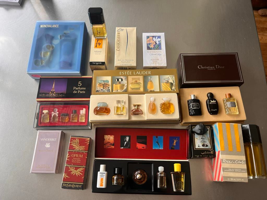 Diverse ongeopende parfum miniaturen en vintage parfums, Ophalen of Verzenden, Nieuw