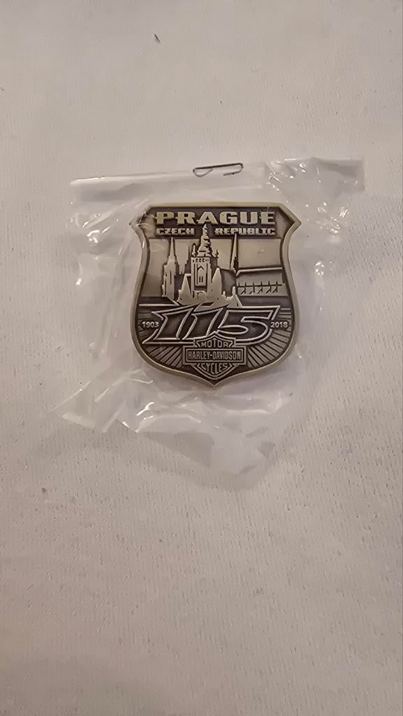 Harley-Davidson Praag 115 Jaar Jubileum Badge, Ophalen of Verzenden, Nieuw, Motoren