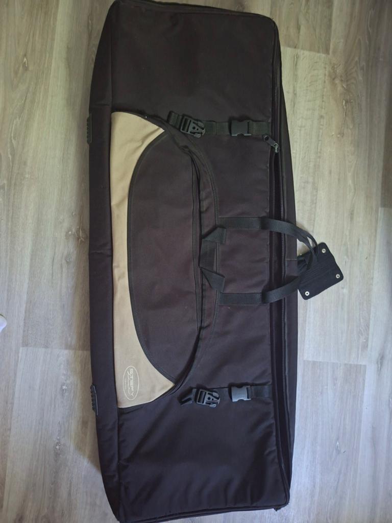 Keyboard met standaard en keyboardtas., Muziek en Instrumenten, Behuizingen en Koffers, Ophalen, Keyboard of Synthesizer