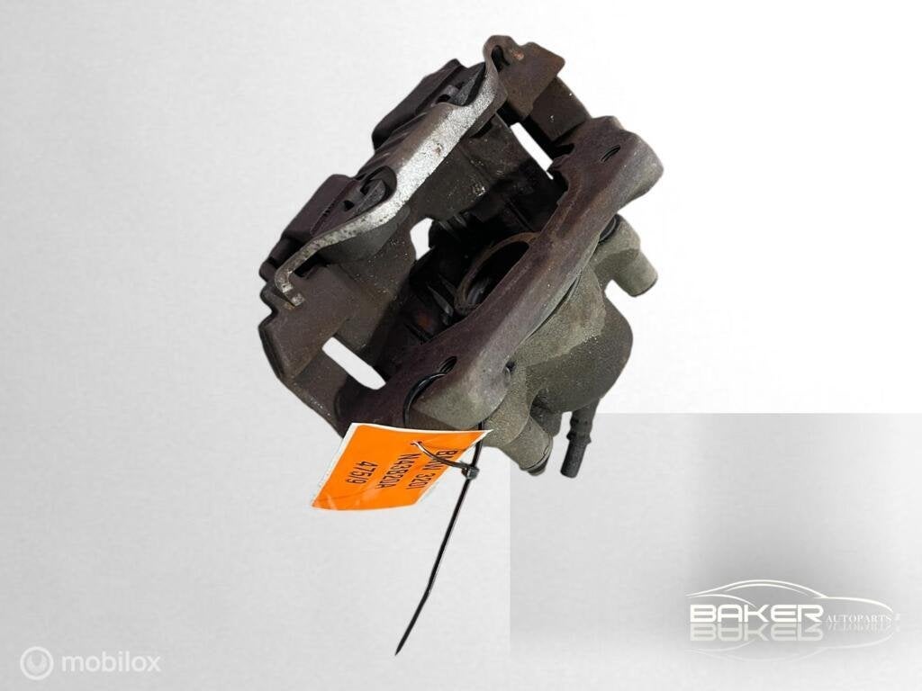 Remklauw linksvoor  BMW 3-serie E90 E91 LCI 320i ('08-'12), Gebruikt, Ophalen of Verzenden, BMW, BMW