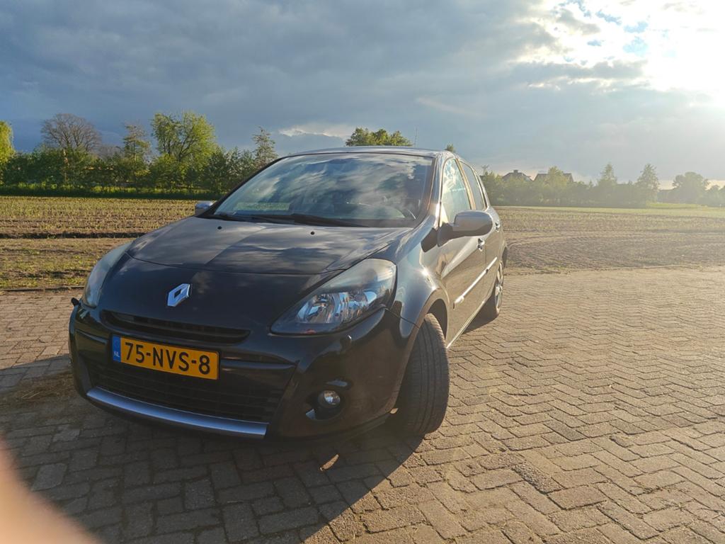 Renault Clio 1.6 16V 82KW 5-DRS AUT 2010 Zwart, 535 kg, Zwart, 4 cilinders, 1165 kg