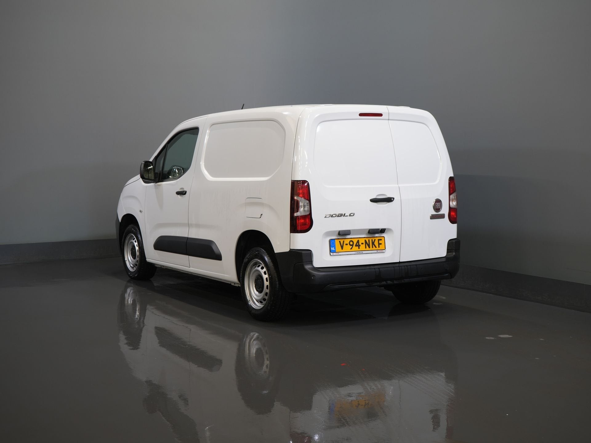 Fiat Doblò 1.5 HDi 100 pk (DEMO) 3 Pers/ CarPlay/ Stoelverw, Voorwielaandrijving, Euro 6, 4 cilinders, Wit