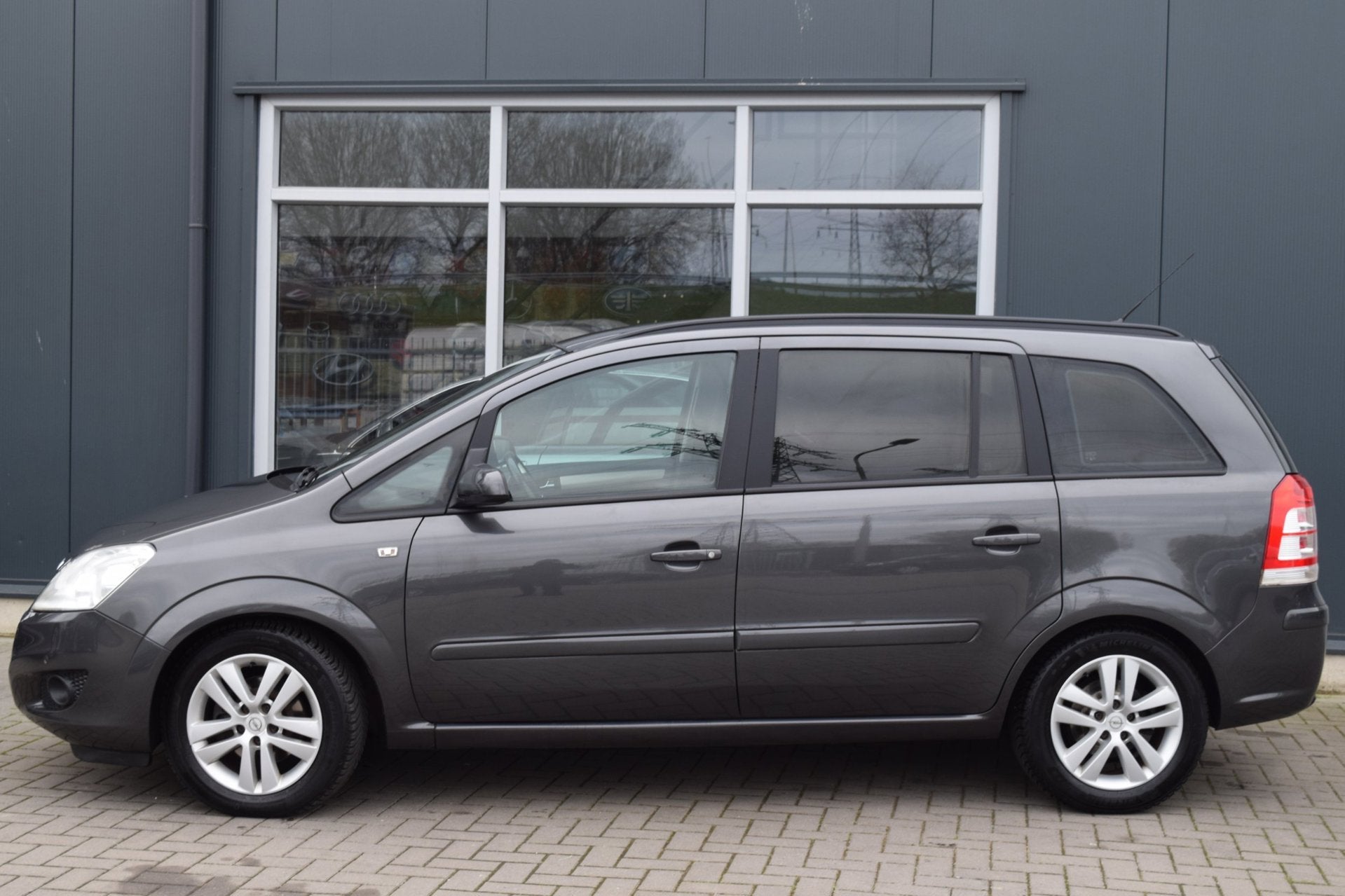 Opel Zafira 1.6 Cosmo | LPG G3 | Clima | Cruise | NAP + APK, Voorwielaandrijving, Stof, Gebruikt, Zwart
