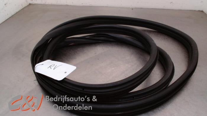 Portierrubber 2Deurs rechts van een Fiat Fiorino, Gebruikt, -, -, Ophalen of Verzenden