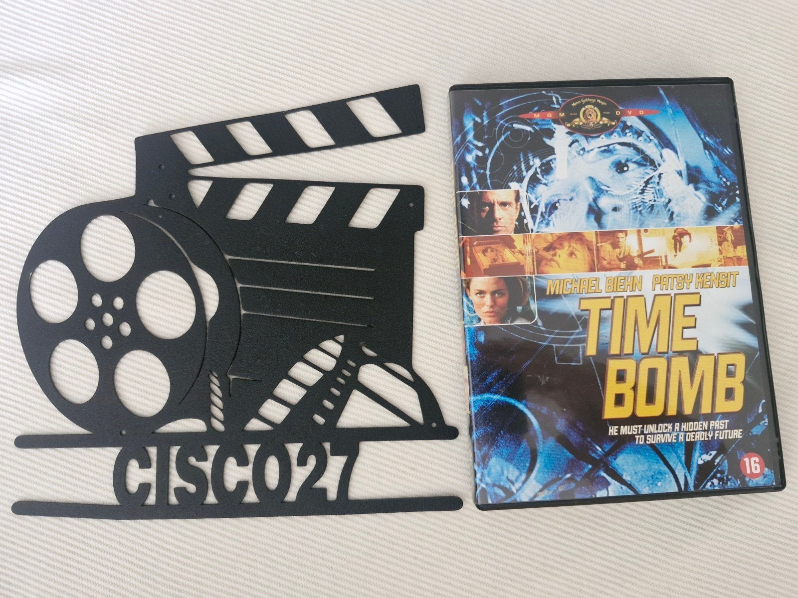 Time Bomb, Vanaf 16 jaar, Spaans, Ophalen of Verzenden, Zo goed als nieuw
