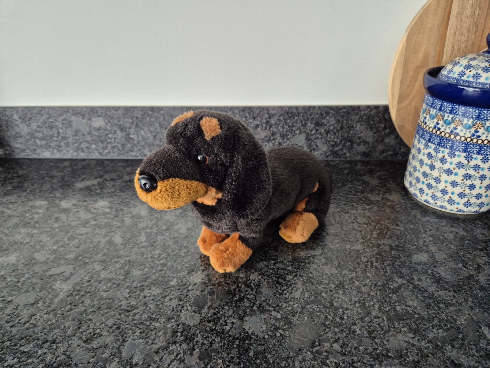 Knuffel Teckel zwart met bruin, Ophalen of Verzenden, Overige typen