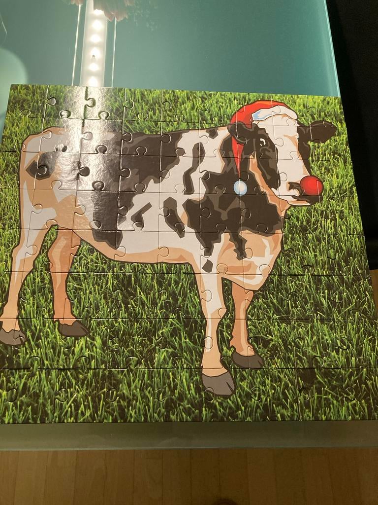 Puzzel Van De Boerin - Koe met kerstmuts, Ophalen of Verzenden, Minder dan 500 stukjes, Zo goed als nieuw, Legpuzzel