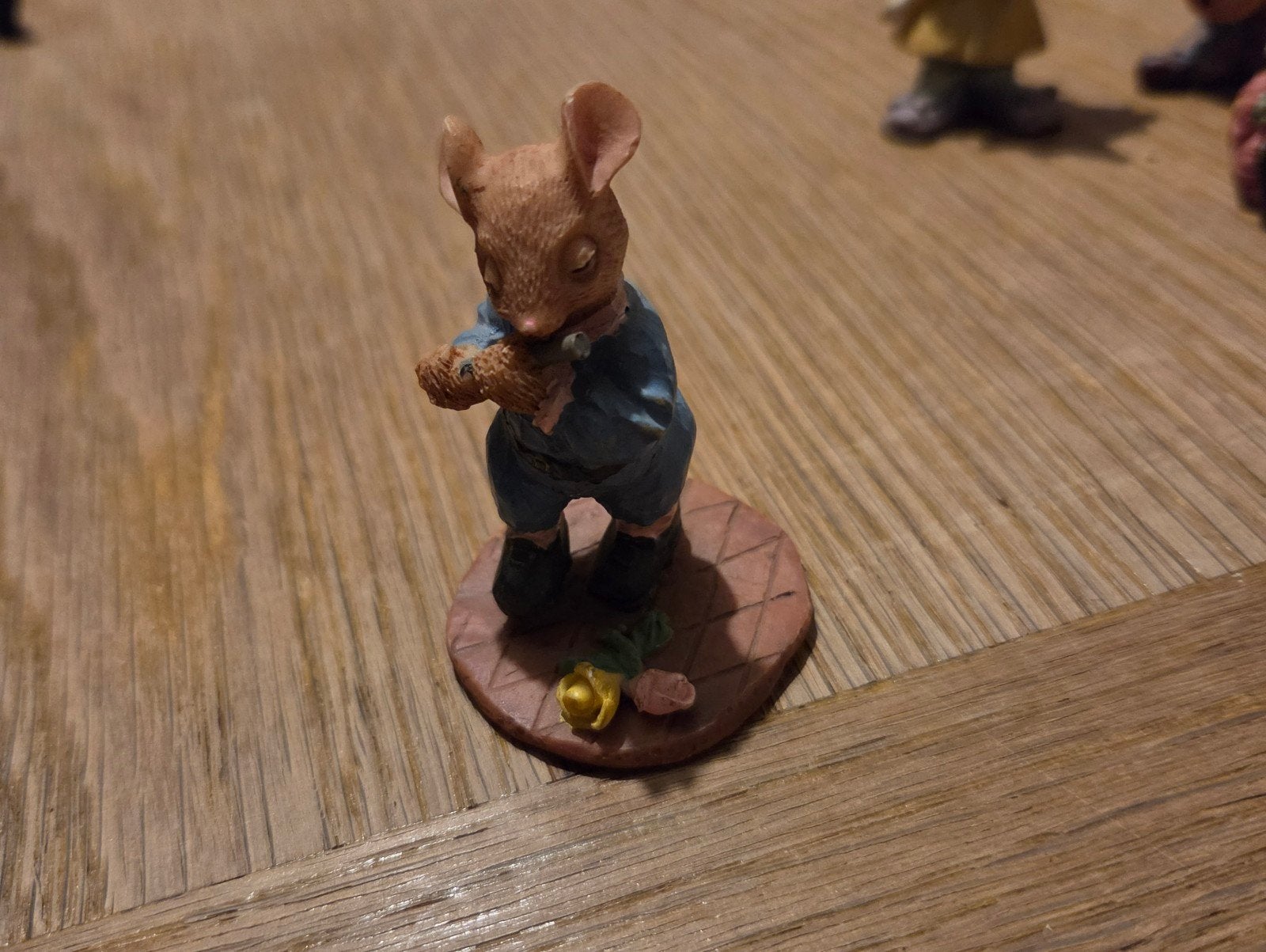 Muis beeldje met roos Country Artist - Foxwood Tales beeldje, Ophalen of Verzenden