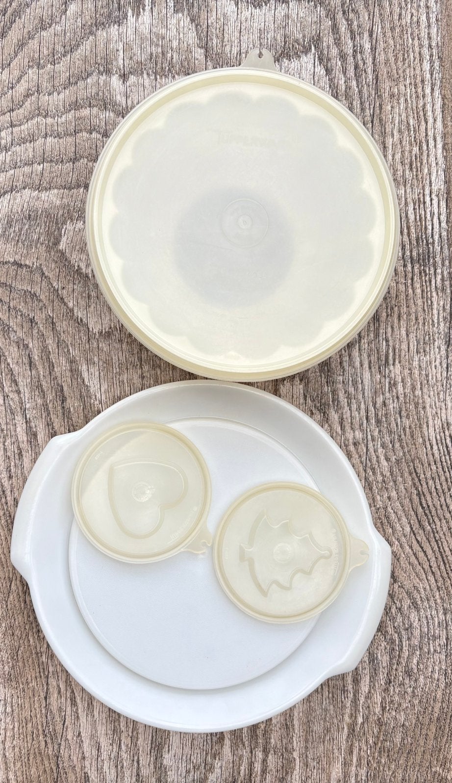 Tupperware puddingvorm met serveerschaal en div. motieven, Gebruikt, Wit, Overige typen, Ophalen of Verzenden