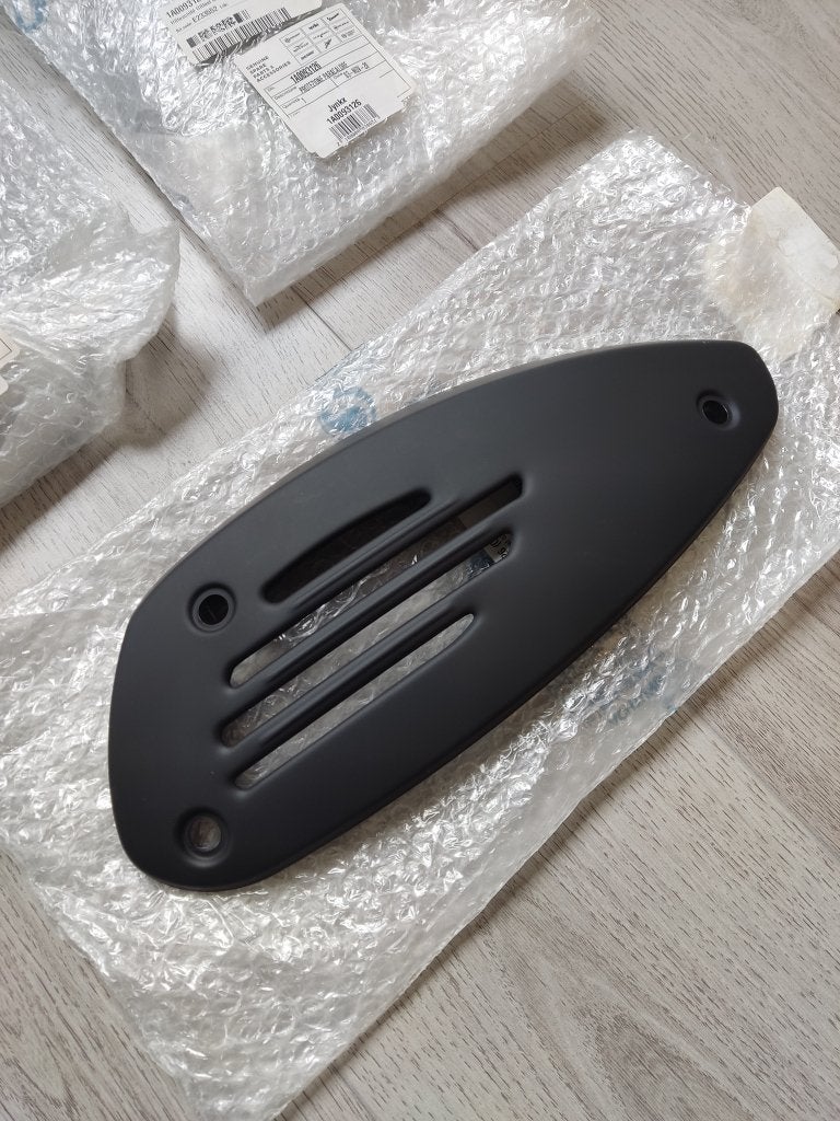 Hitteschild Vespa GTS/​GTS Super/​GTV/​GT 1A0093126 NIEUW, Info@jynkx.com, Nieuw, Ophalen of Verzenden, Piazza 99