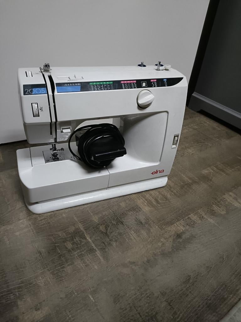 Elna 2005, Hobby en Vrije tijd, Naaimachines en Toebehoren, Ophalen of Verzenden, Zo goed als nieuw, Naaimachine, Overige merken