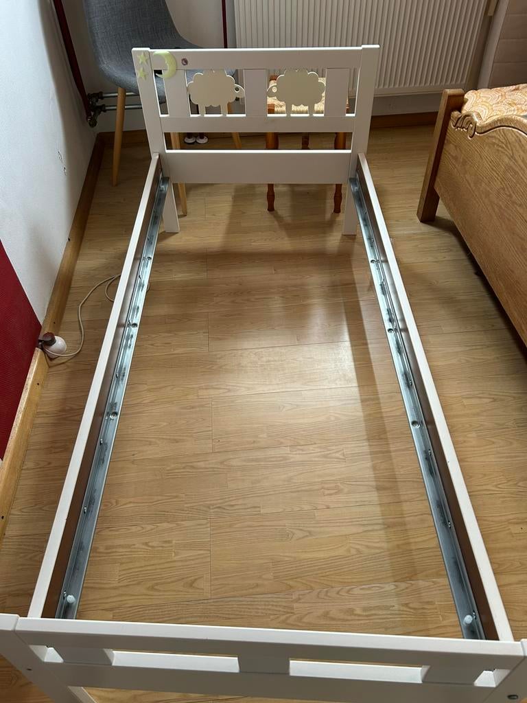 Peuterbed wit incl lattenbodem en matrasje, Ophalen, 70 tot 85 cm, 140 tot 160 cm, Zo goed als nieuw
