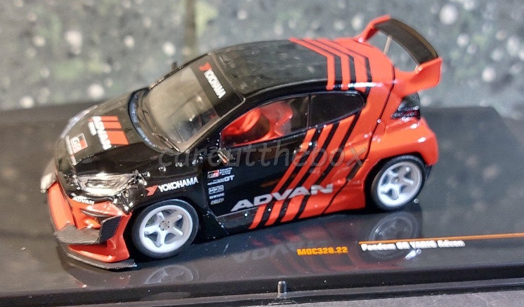 Toyota CR Yaris ADVAN zwart / rood 1:43 Ixo V982, Verzenden, Nieuw, Auto, Overige merken