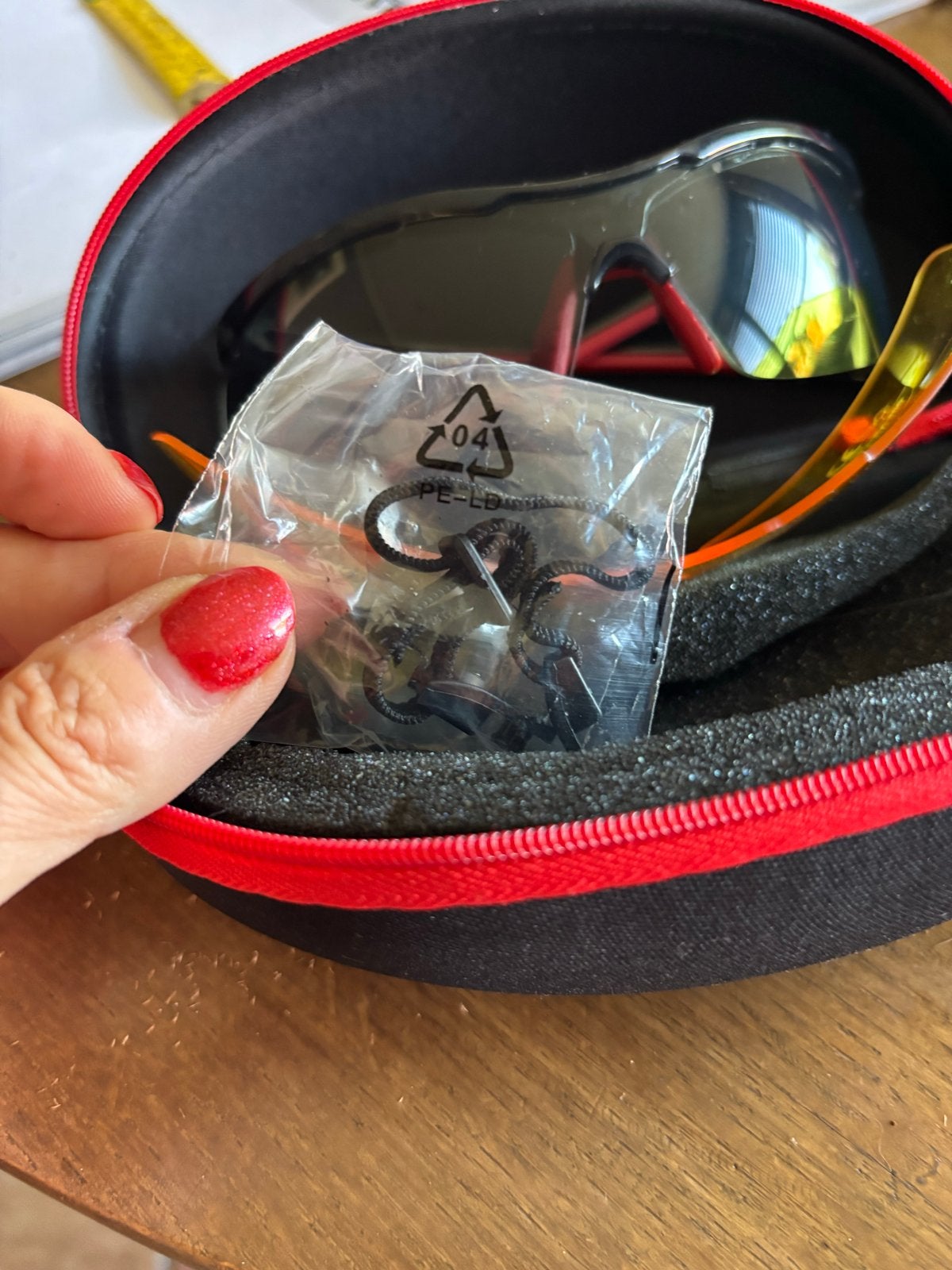 Zonnebril met extra glazen en koordje in etui, Sieraden, Tassen en Uiterlijk, Zonnebrillen en Brillen | Dames, Overige merken