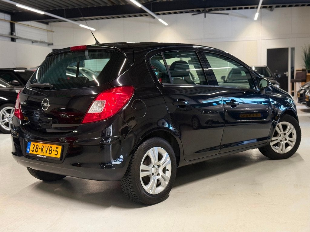 Opel Corsa 1.4-16V 90PK Enjoy Airco|CruiseControl!, Voorwielaandrijving, Gebruikt, Zwart, 4 cilinders