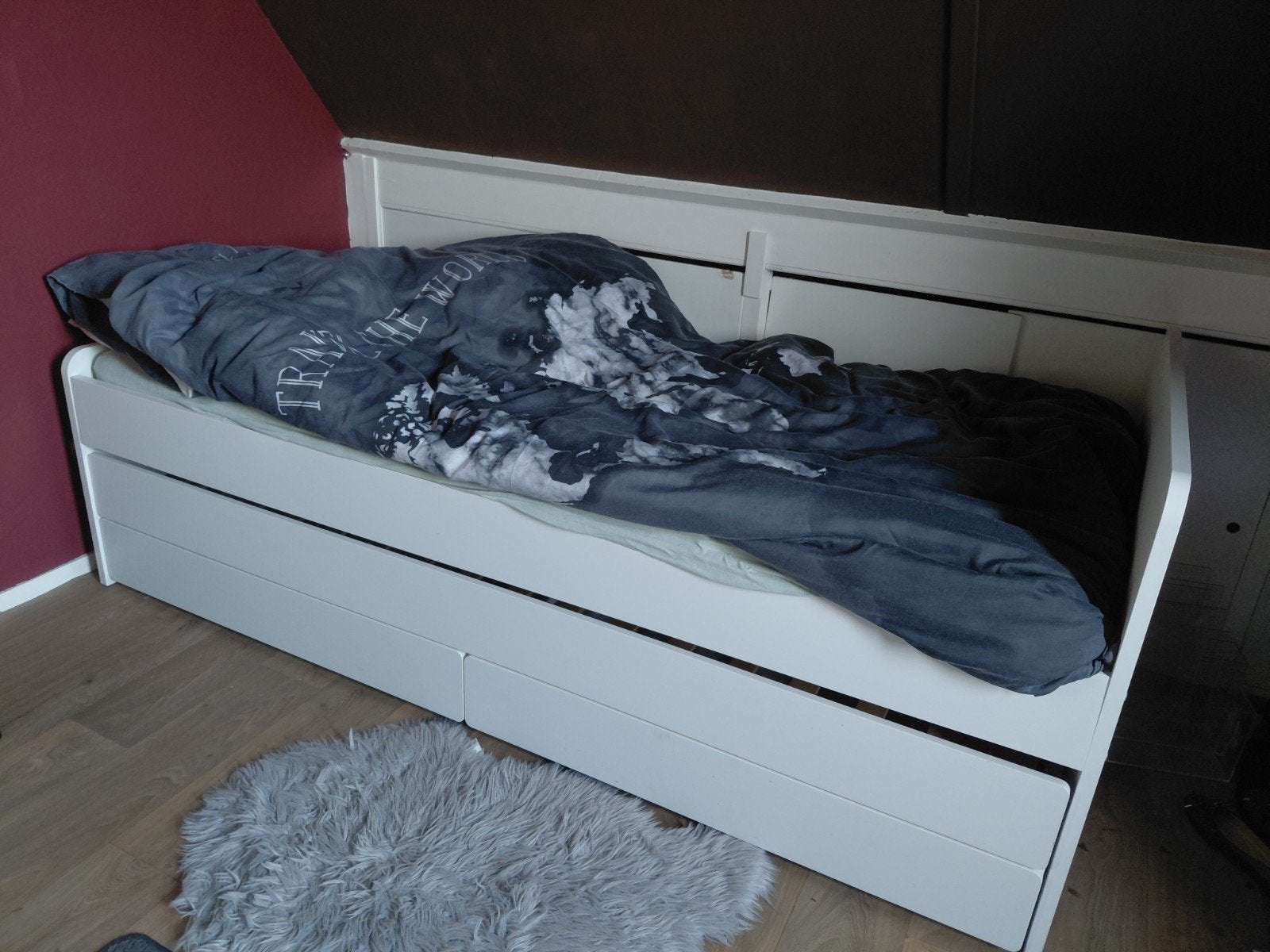 Wit uitschuifbaar bed met lades - Ideaal voor logees, Huis en Inrichting, Ophalen, 90 cm, Wit, Tweepersoons