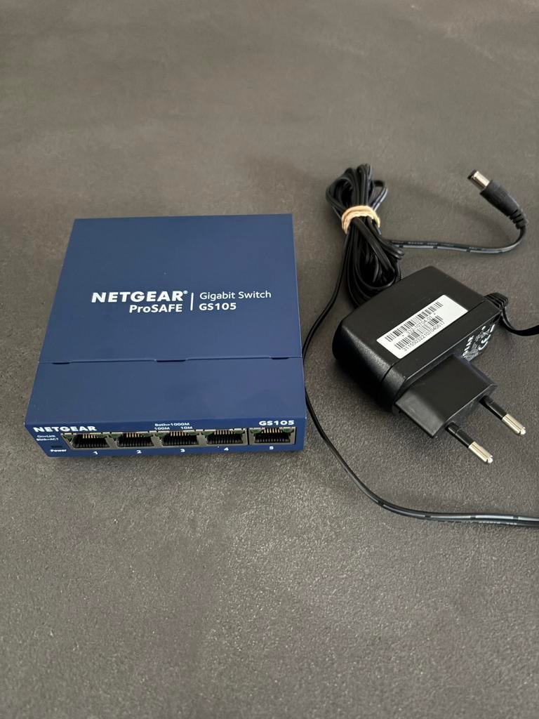 NETGEAR ProSAFE GS105 Gigabit Switch - 5 poorten, Computers en Software, Netwerk switches, Ophalen of Verzenden, Zo goed als nieuw