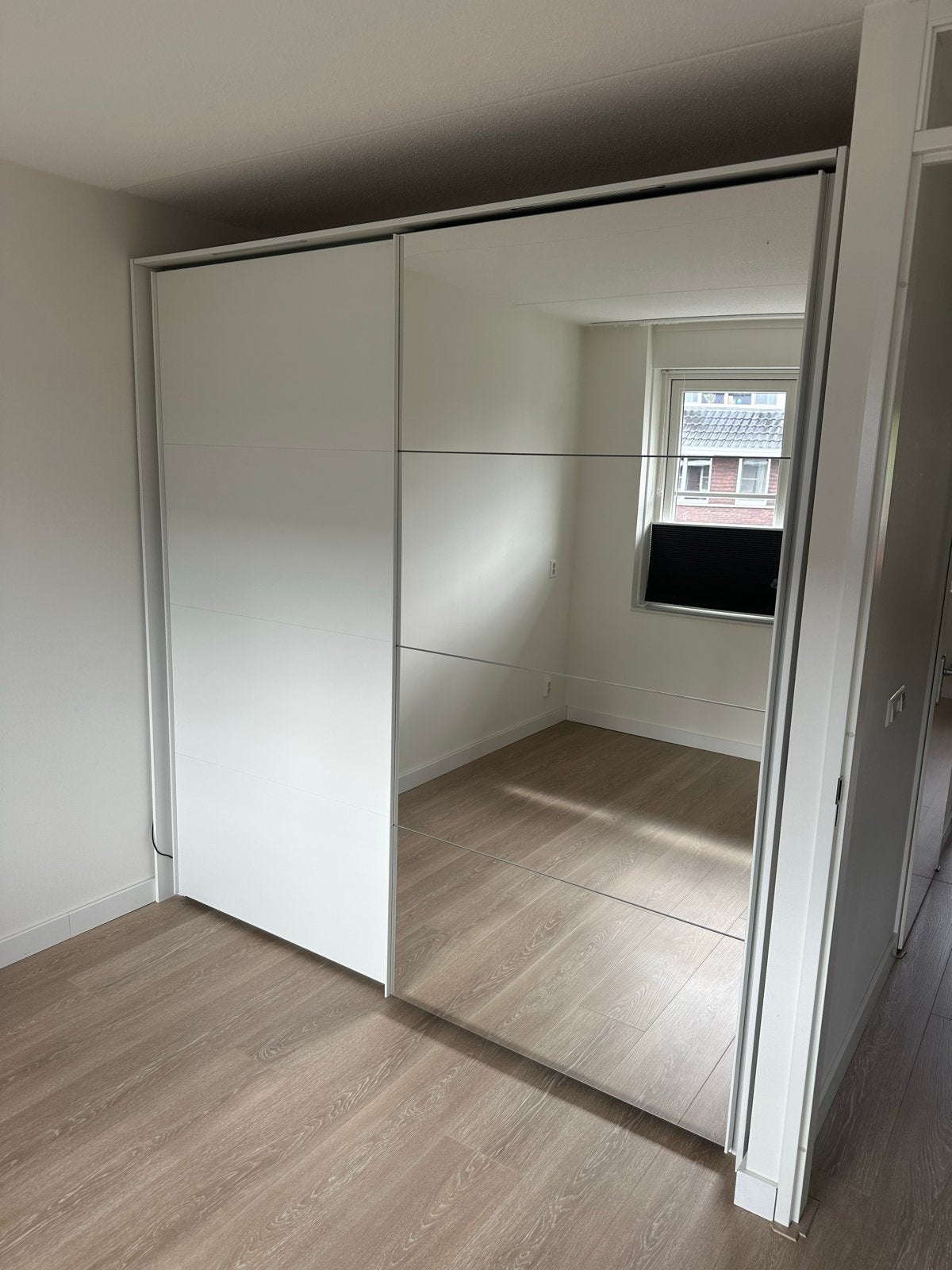 Grote kledingkast met spiegeldeuren - 235x240 cm, Gebruikt, 200 cm of meer, Ophalen of Verzenden, Met lade(s)