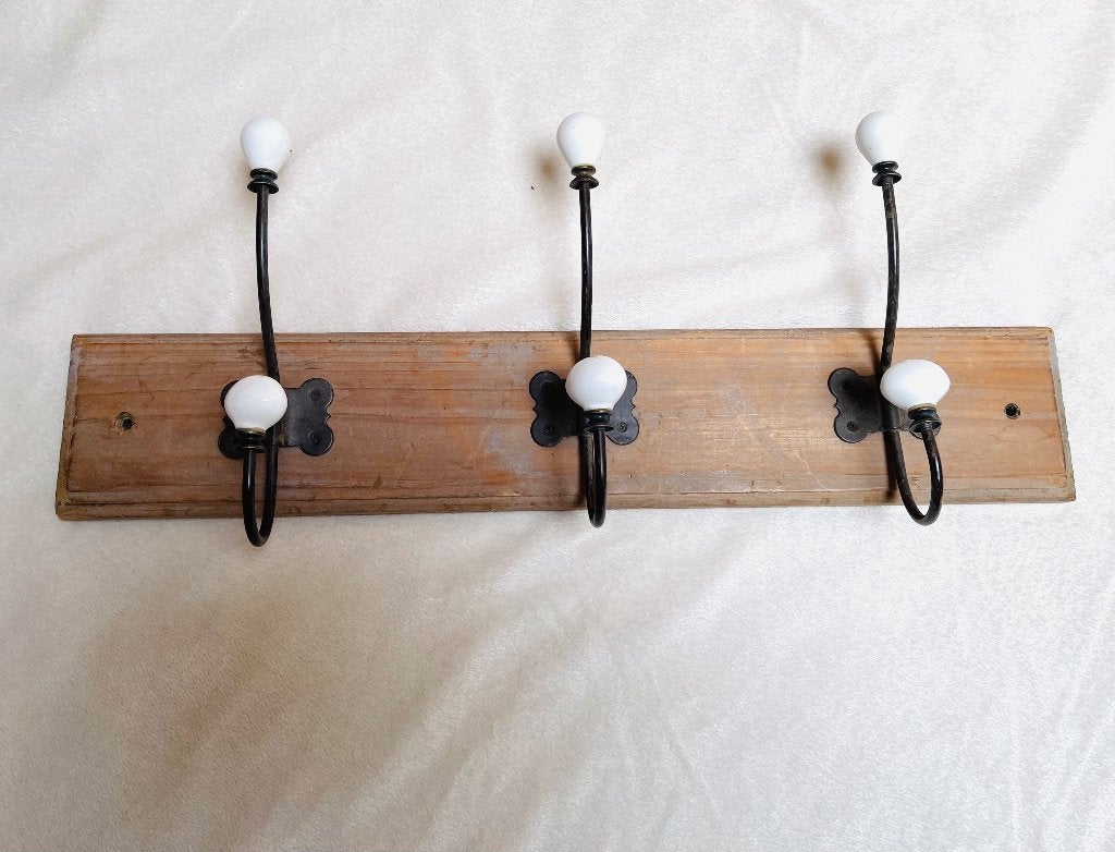 Antieke vintage kapstok met 6 porcelein knoppen, Wandkapstok, Gebruikt, Ophalen of Verzenden, Minder dan 100 cm