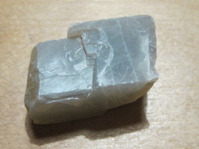 min. 8x ruwe edelsteen GRIJZE MAANSTEEN (5), Verzenden, Mineraal