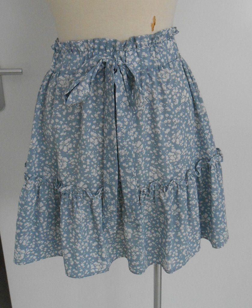 Shein gebloemde rok lichtblauw/wit mt M, Kleding | Dames, Maat 38/40 (M), Blauw, Nieuw, Ophalen of Verzenden