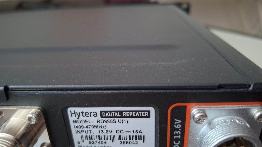 Hytera RD985S Digitale Repeater (400-470MHz), Ophalen, Gebruikt, 15 km of meer, Toebehoren
