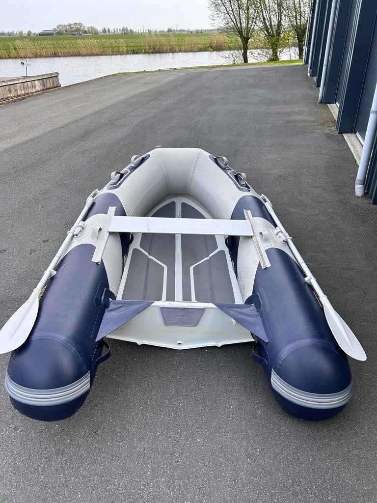 Rubberboot met aluminium V-bodem en roeispanen, Watersport en Boten, Rubberboten, Zo goed als nieuw, Overige merken, Aluminium