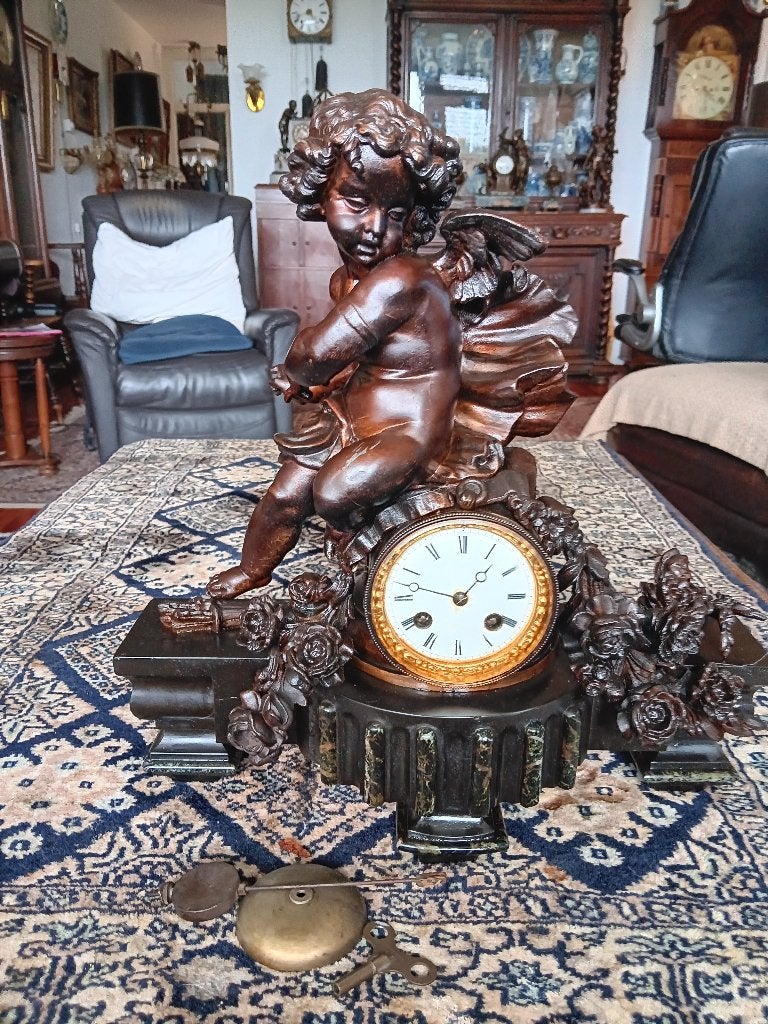 mooie pendule met grote dikke cherubijn  ca1880, Ophalen of Verzenden